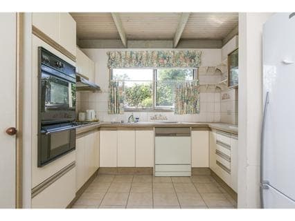1 Portrush Grove, MORNINGTON, Mornington - Thumbnail 4