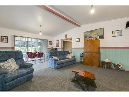 16 Carrathool Avenue, ROSEBUD, Rosebud - Thumbnail 3