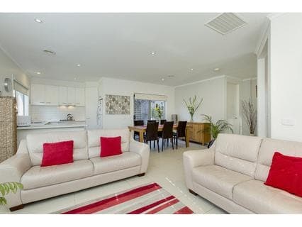 1/65 Strachans Road, Mornington - Thumbnail 2