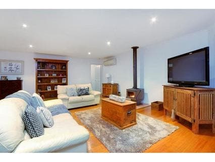 2 Aimee Court, MORNINGTON, Mornington - Thumbnail 8