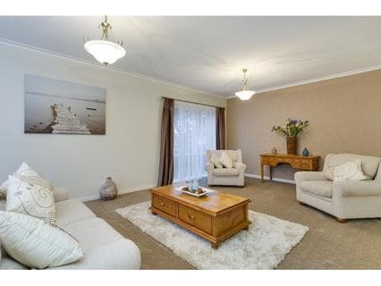 24 Kathleen Crescent, MORNINGTON, Mornington - Thumbnail 2