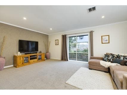 24 Kathleen Crescent, MORNINGTON, Mornington - Thumbnail 3