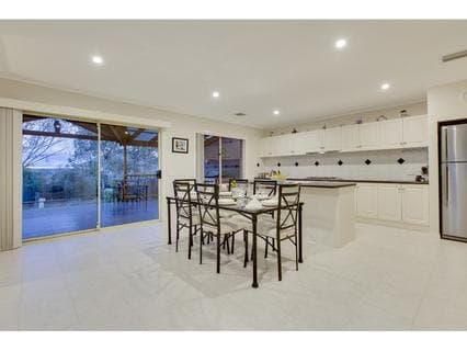 24 Kathleen Crescent, MORNINGTON, Mornington - Thumbnail 4