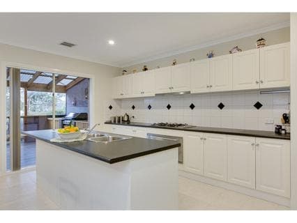 24 Kathleen Crescent, MORNINGTON, Mornington - Thumbnail 5