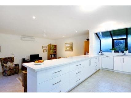 8 Jacaranda Crescent, MORNINGTON, Mornington - Thumbnail 4