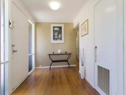 8 Kestrel Court, MORNINGTON, Mornington - Thumbnail 3