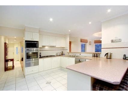 7 Kathleen Crescent, MORNINGTON, Mornington - Thumbnail 4