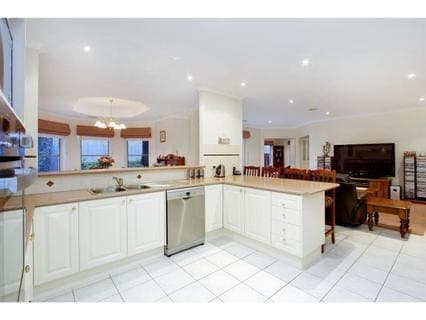 7 Kathleen Crescent, MORNINGTON, Mornington - Thumbnail 5