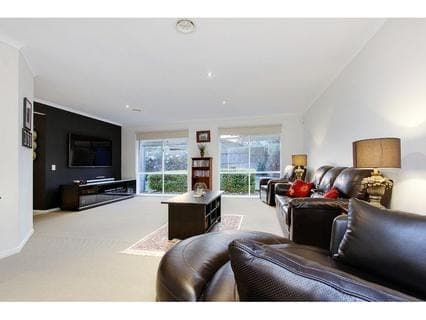 17 Aimee Court, MORNINGTON, Mornington - Thumbnail 2