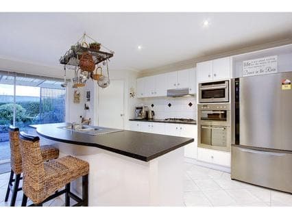 17 Aimee Court, MORNINGTON, Mornington - Thumbnail 5