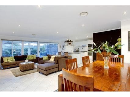 17 Aimee Court, MORNINGTON, Mornington - Thumbnail 7