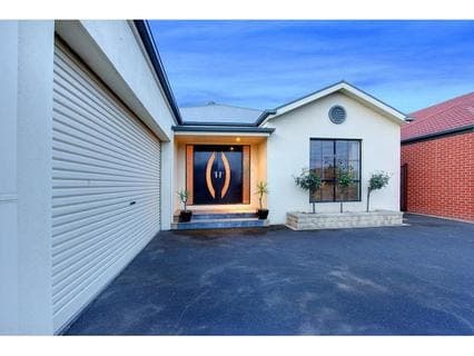 32 Samantha Drive, MORNINGTON, Mornington - Thumbnail 2