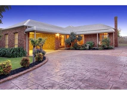 6 Cumming Court, Mornington - Image 1