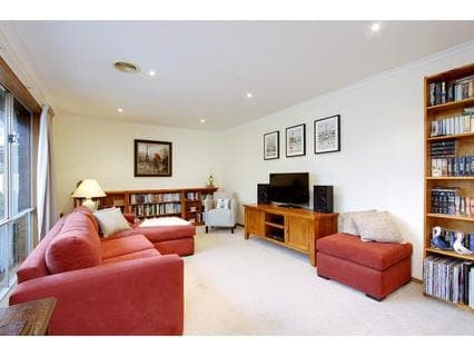33 Ellinbank Crescent, Mornington - Thumbnail 2