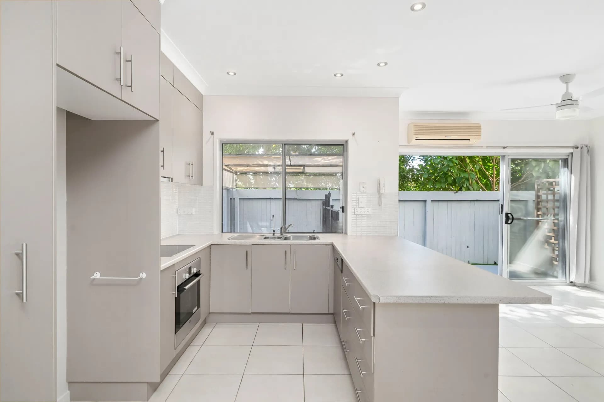 Unit 7/415-417 Scarborough  Road, Scarborough, QLD, Scarborough - Thumbnail 2