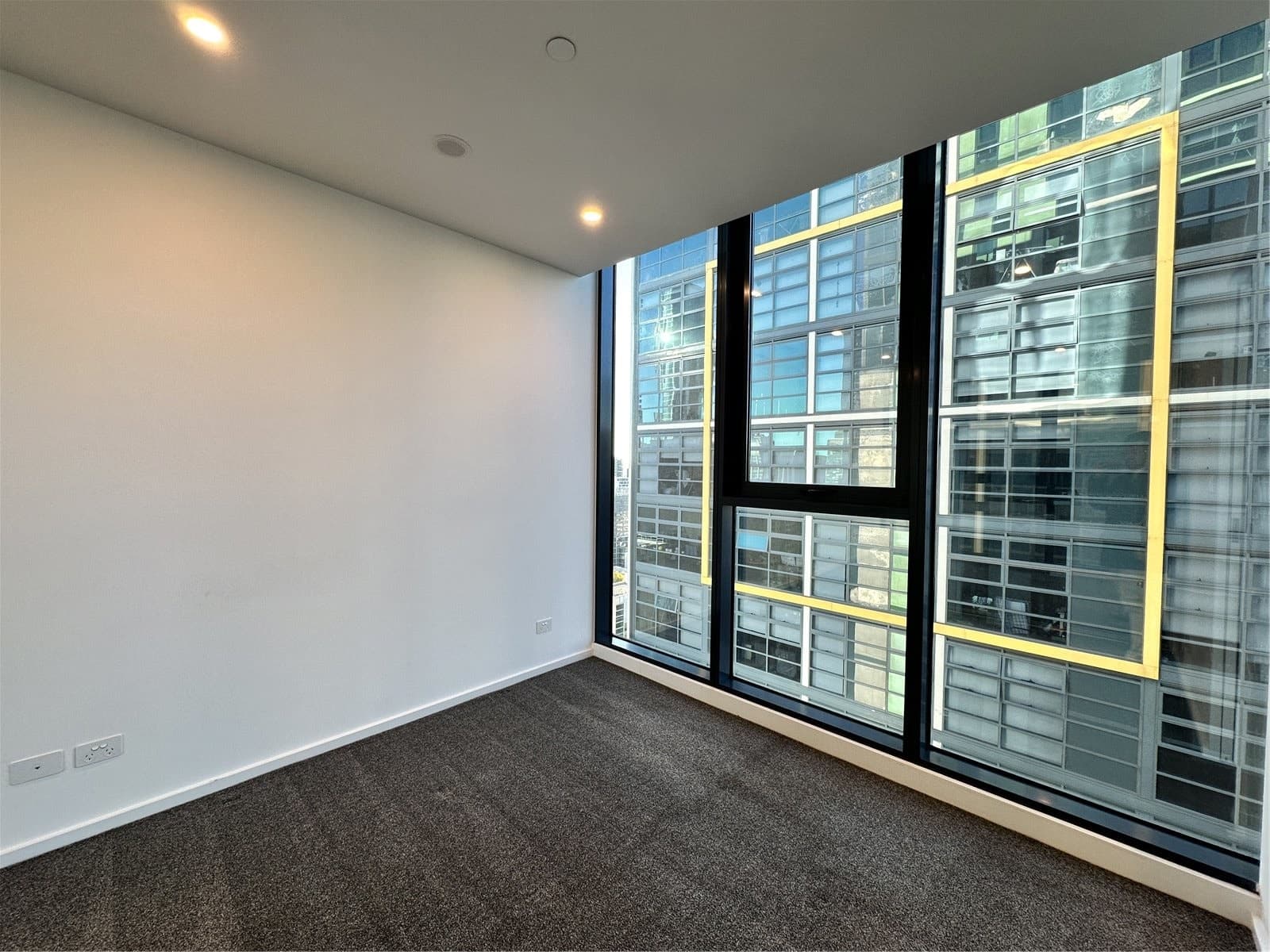 2001/560 Lonsdale Street, Melbourne - Thumbnail 3