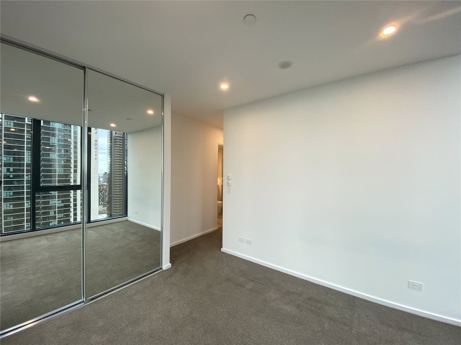 2713/560 Lonsdale Street, Melbourne - Thumbnail 8