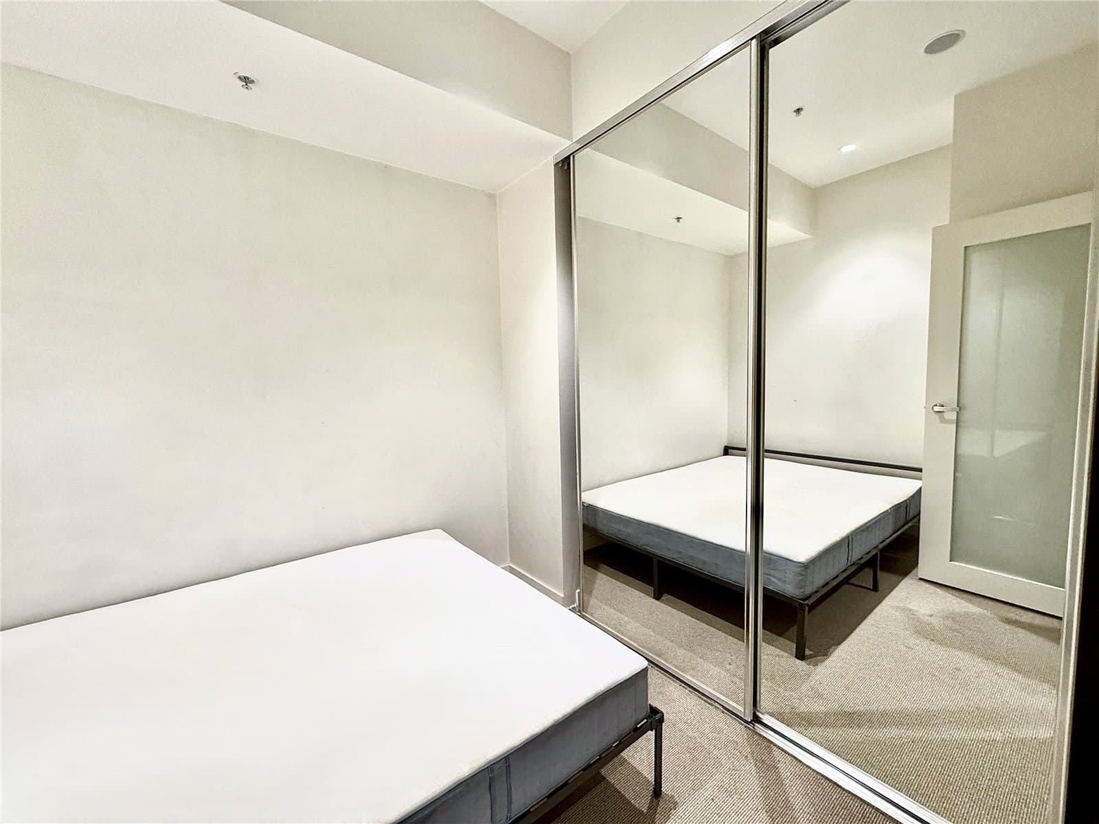 907/199 William Street, Melbourne - Thumbnail 5