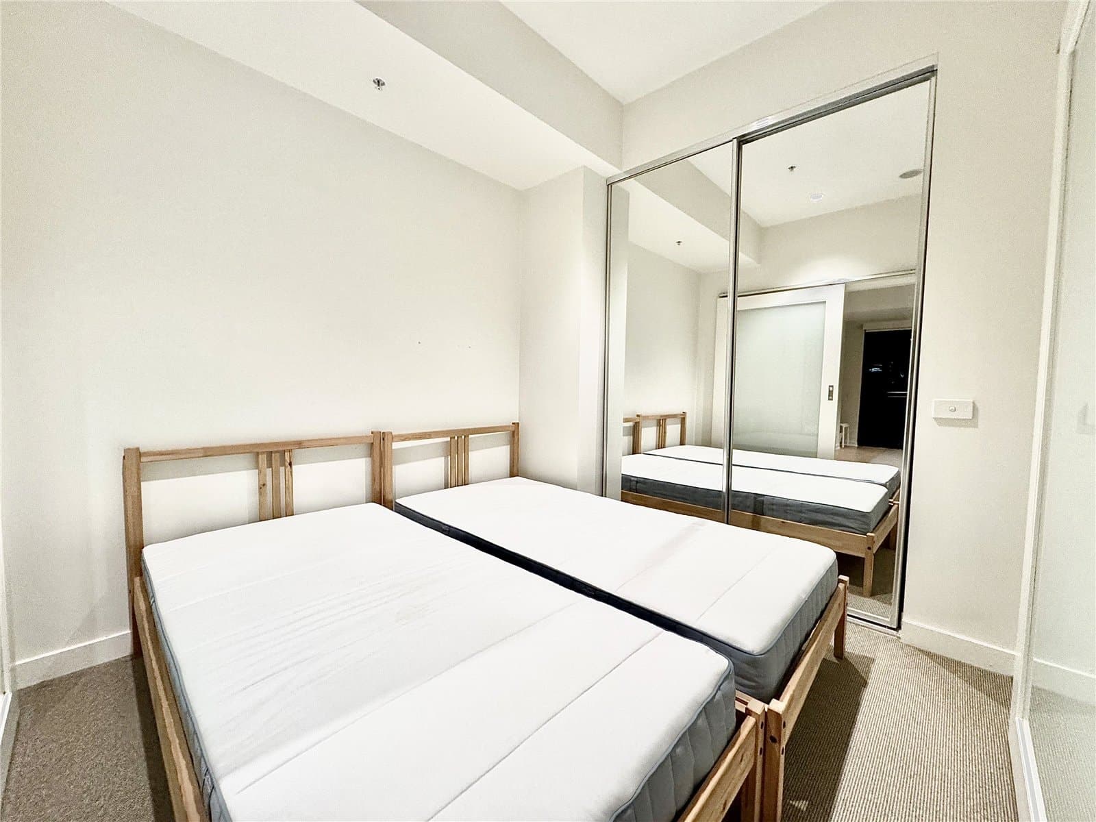 907/199 William Street, Melbourne - Thumbnail 6