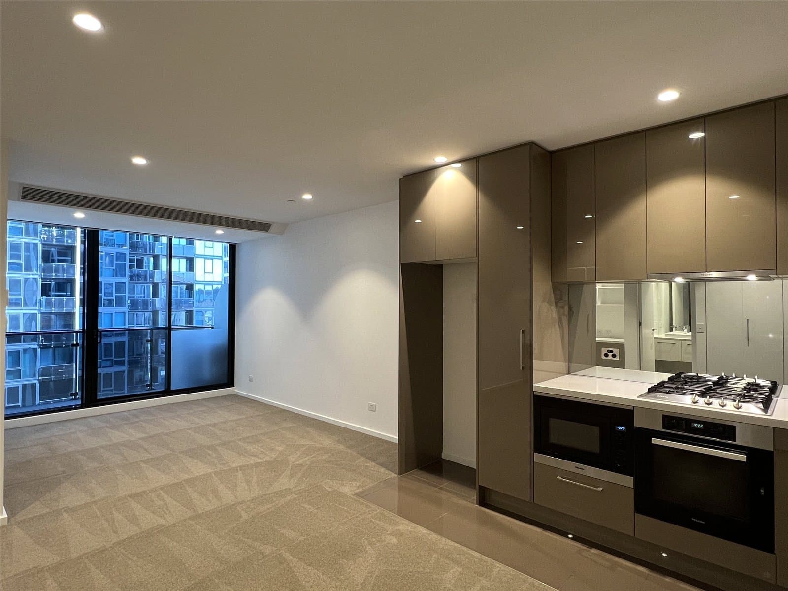 1807/60 Kavanagh Street, Southbank - Image 1