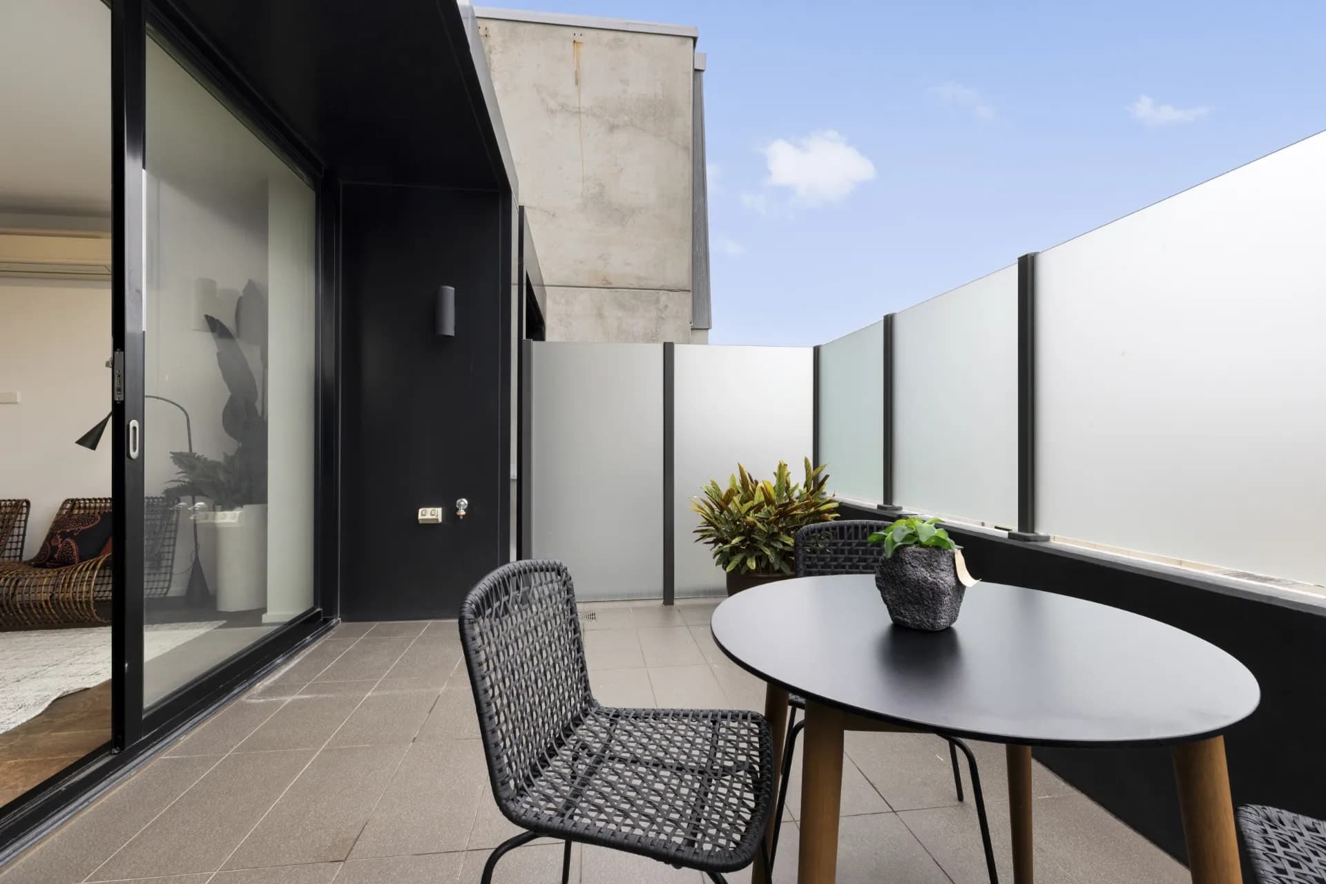 Unit 201/40 Beach Street, Port Melbourne, VIC, Port Melbourne - Thumbnail 2