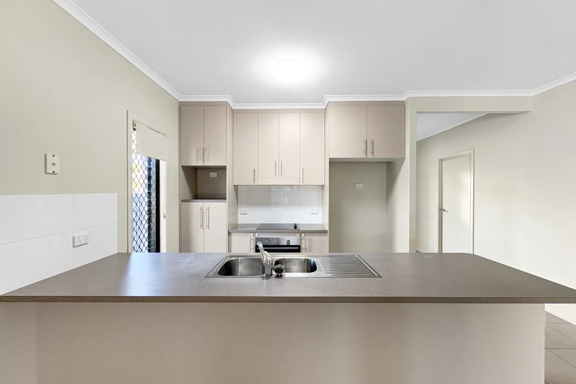 11 Glendower Street, Bushland Beach, QLD, Bushland Beach - Thumbnail 3