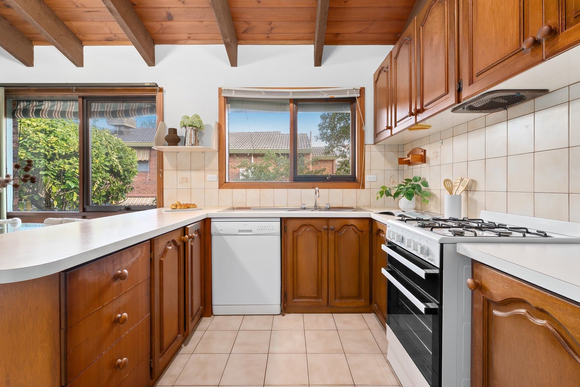 2/219 Blackburn Road, Doncaster East - Thumbnail 3