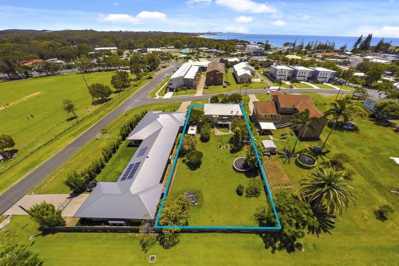 4 Trafalgar St WOOLGOOLGA NSW, Woolgoolga - Thumbnail 2