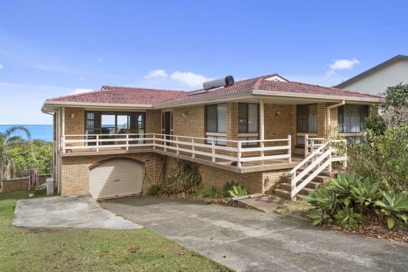 9 Sapphire Crescent SAPPHIRE BEACH NSW, Sapphire Beach - Thumbnail 2