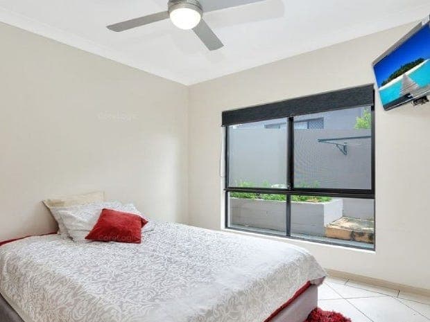 39 Maltravers Drive, ARUNDEL  QLD  4214, Arundel - Thumbnail 2