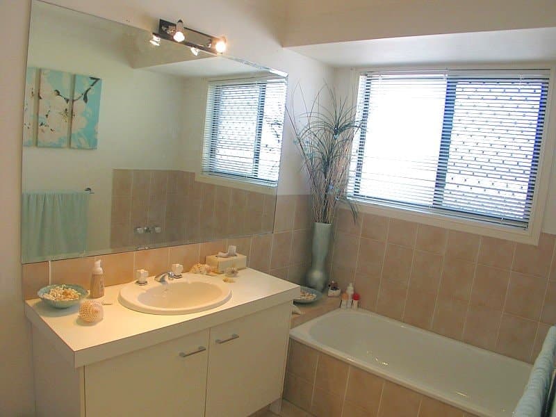 16 Bradstone Rd, CARRARA  QLD  4211, Carrara - Thumbnail 3