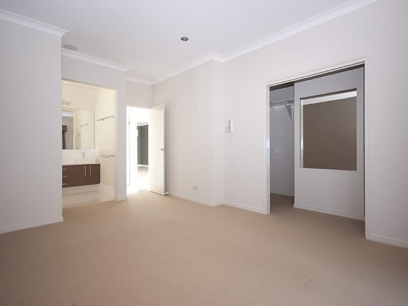 8 Settlers Avenue, UPPER COOMERA  QLD  4209, Upper Coomera - Thumbnail 2