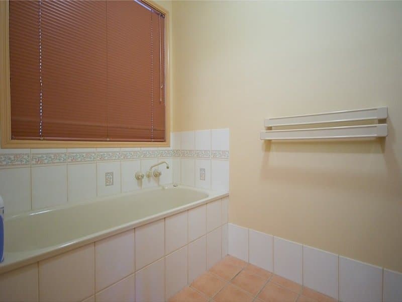 10 Kingsmead Court, MOUNT NATHAN  QLD  4211, Mount Nathan - Thumbnail 2