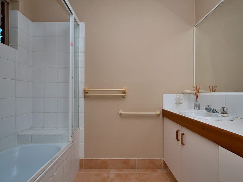 1 Greaves Court, CARRARA  QLD  4211, Carrara - Thumbnail 7