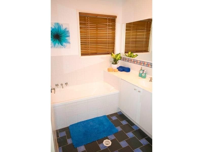 18 Tara Tce, CARRARA  QLD  4211, Carrara - Thumbnail 3