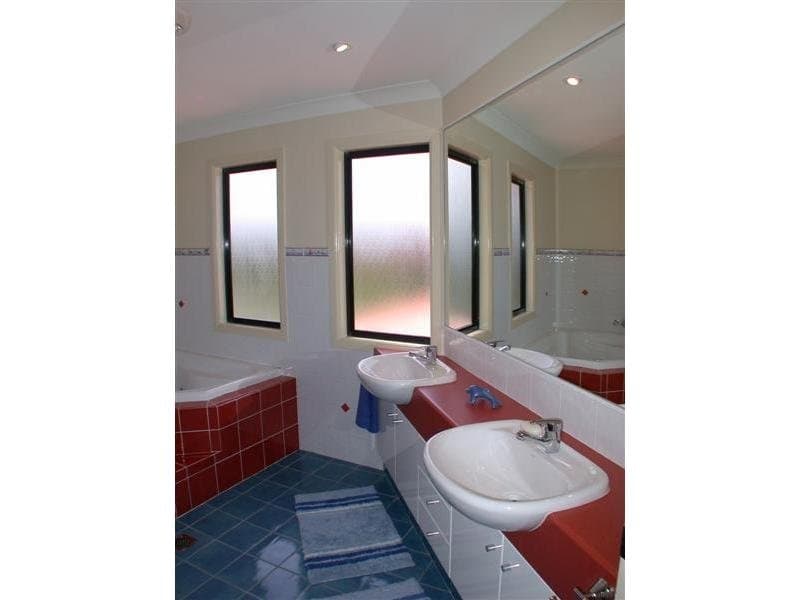 54 Hastings Crescent, CARRARA  QLD  4211, Carrara - Thumbnail 3