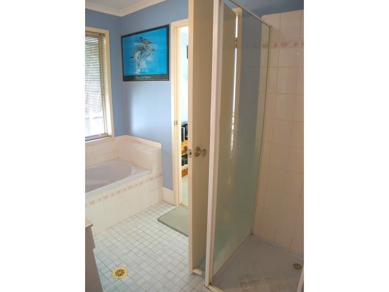 4 Peppercorn Crt, NERANG  QLD  4211, Nerang - Thumbnail 2