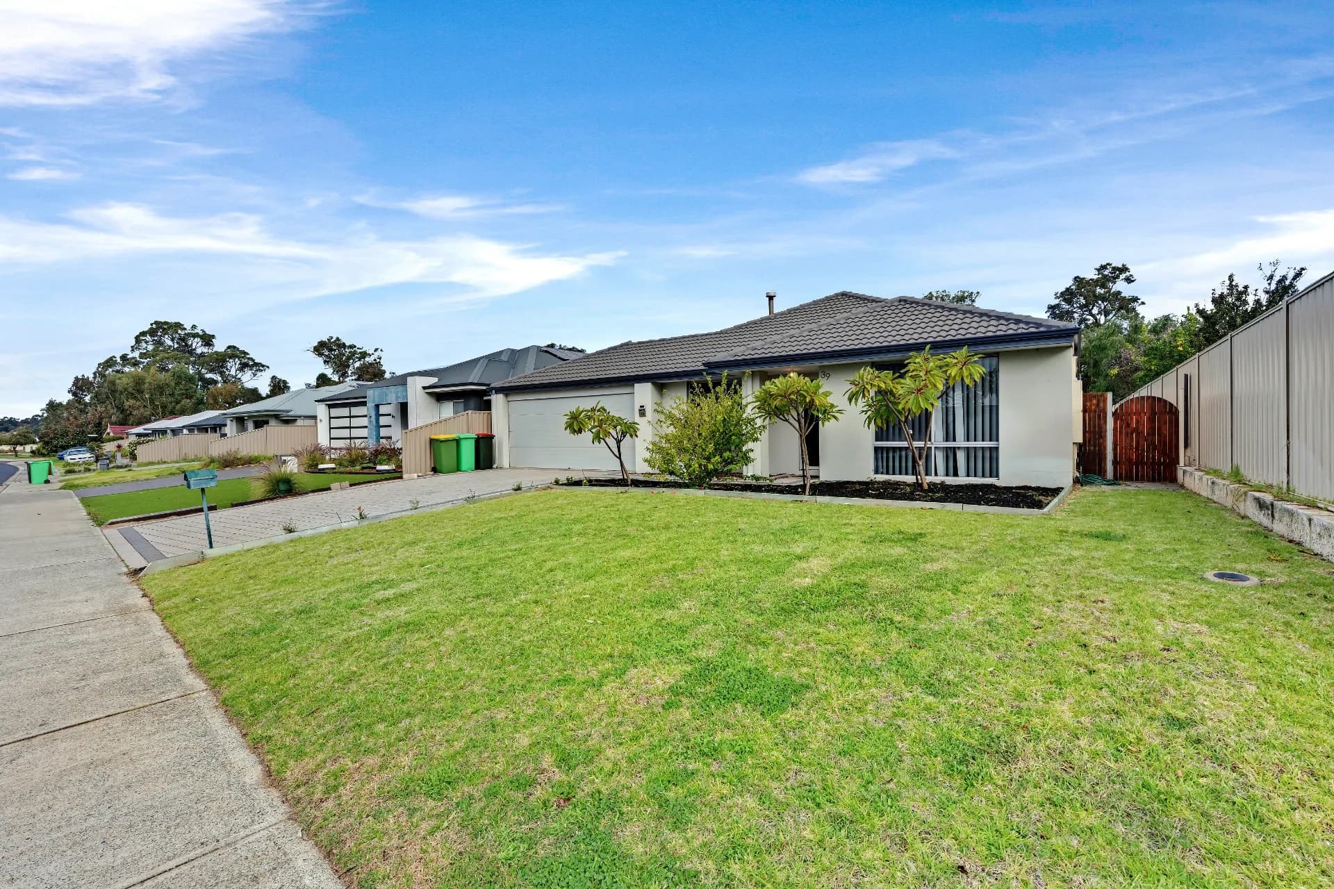 39 Wuraming Bend, Dalyellup, WA, Dalyellup - Thumbnail 2