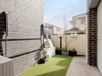 1/32 La Rochelle Boulevard, Point Cook - Thumbnail 2