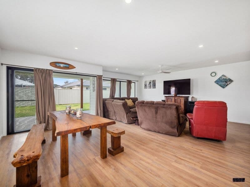 8 Serenity Bay Road EMERALD BEACH NSW, Emerald Beach - Thumbnail 3