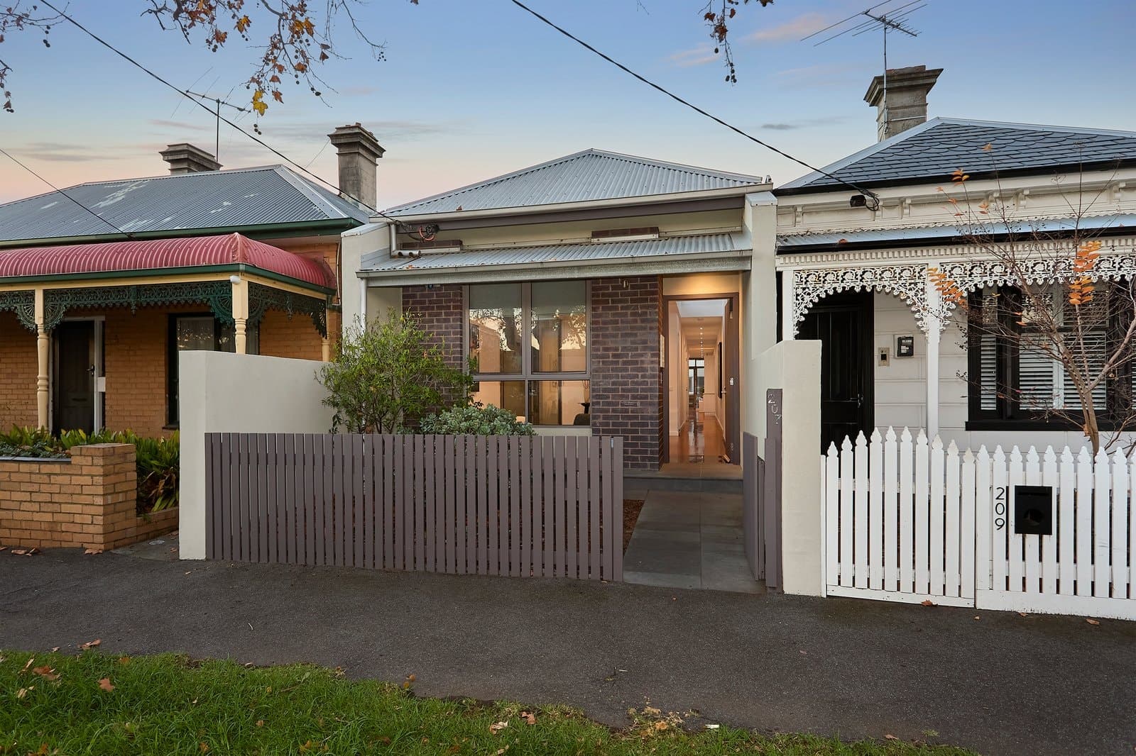 207 Richardson Street,
                        
                    
                    
                        
                            Middle Park, Middle Park - Image 1