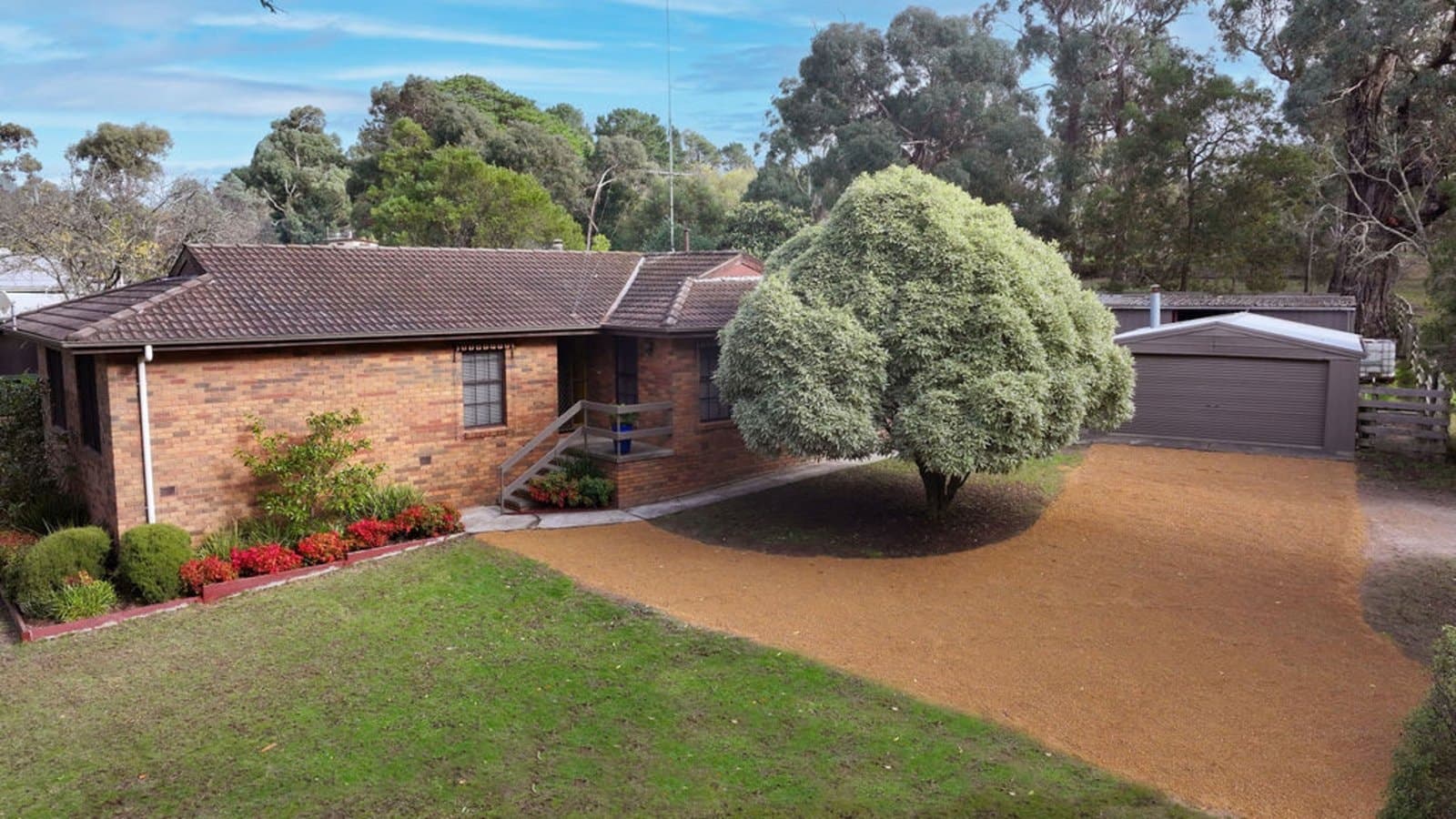 23 Fraser Street,
                        
                    
                    
                        
                            Linton, Linton - Image 1