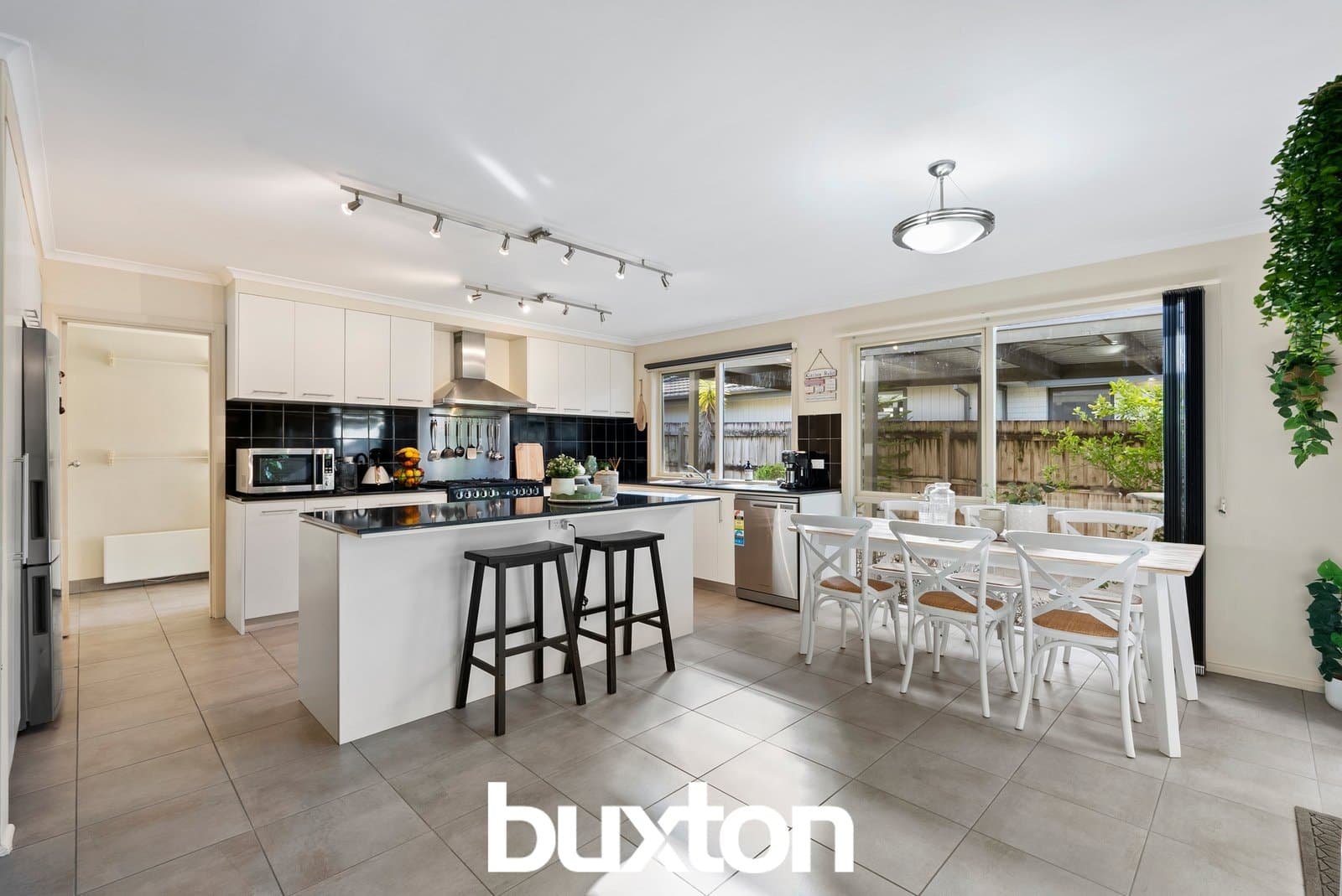 23 Plymouth Street, Glen Waverley, Glen Waverley - Thumbnail 5