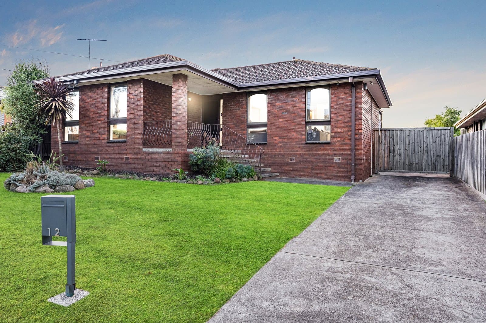 12 Kidman Avenue,
                        
                    
                    
                        
                            Belmont, Belmont - Image 1