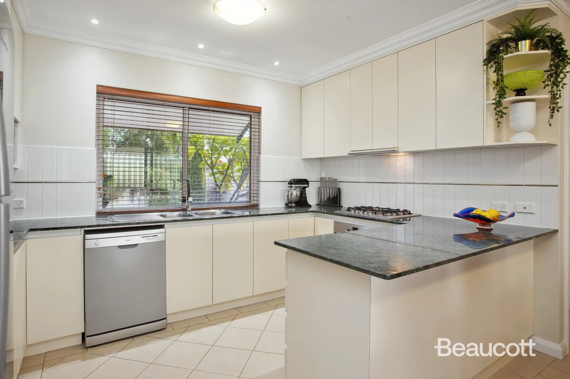 6/27 Falkirk Avenue, MAYLANDS WA 6051, Bedford - Thumbnail 2