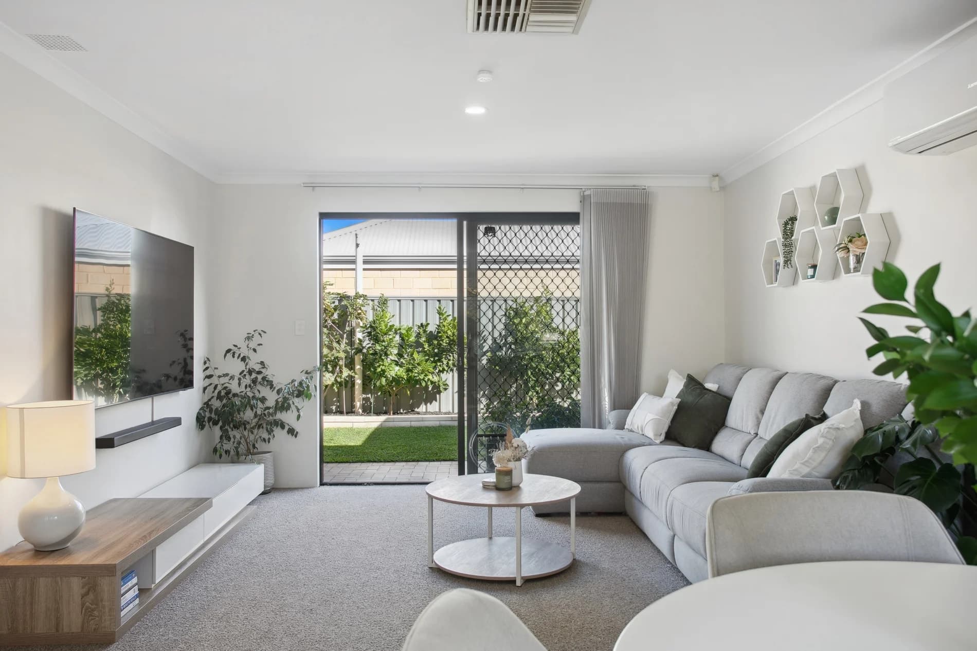6/27 Falkirk Avenue, MAYLANDS WA 6051, Bedford - Thumbnail 2