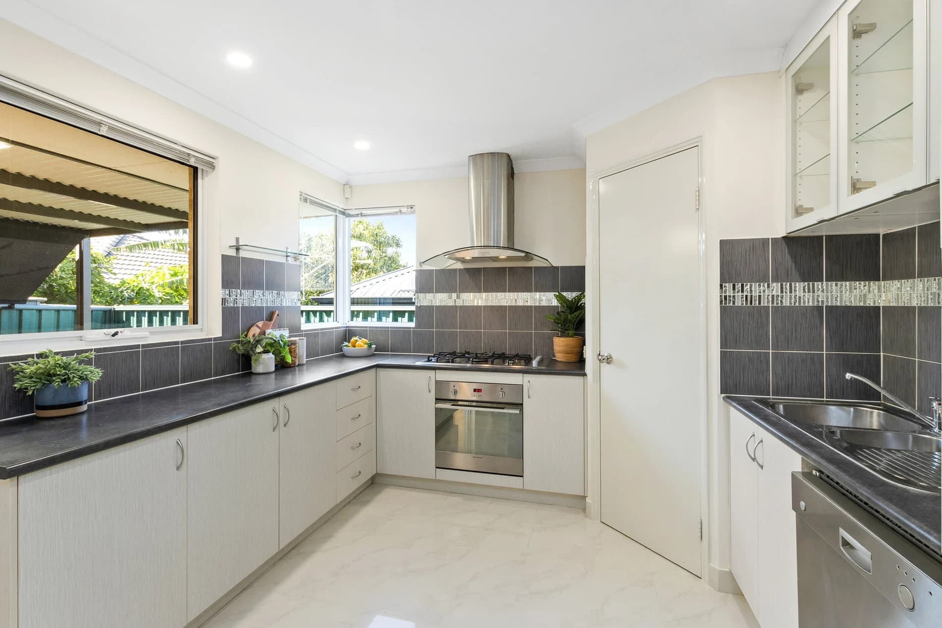 6/27 Falkirk Avenue, MAYLANDS WA 6051, Morley - Thumbnail 2