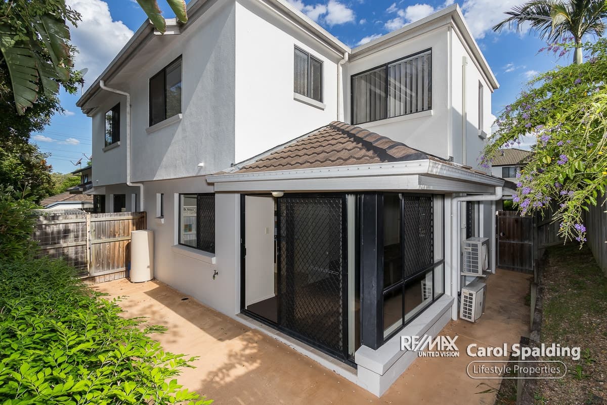 27/16 Violet Close, Eight Mile Plains - Image 1