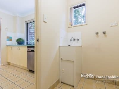 27/16 Violet Close, Eight Mile Plains - Thumbnail 4
