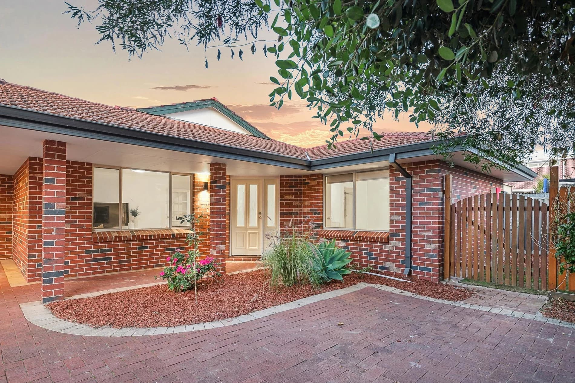 6/27 Falkirk Avenue, MAYLANDS WA 6051, Bedford - Image 1